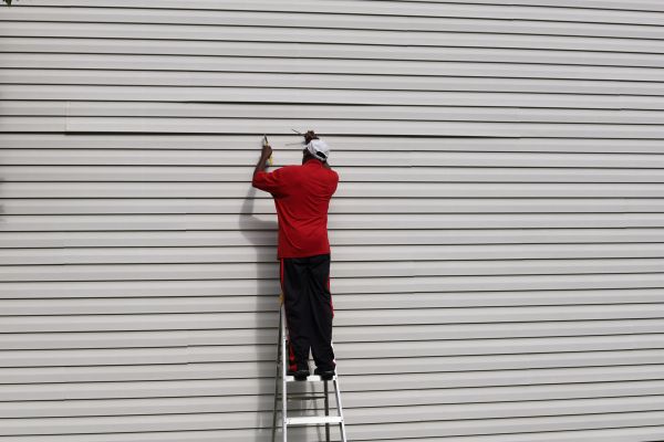 Cost of Loose Siding Repair in Macomb