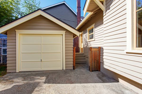 Cost of Garage Siding Replacement in Macomb