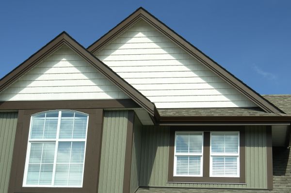 Cost of Vertical Vinyl Siding Repair in Macomb