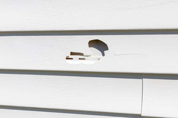 Cost of White Vinyl Siding Repair in Macomb