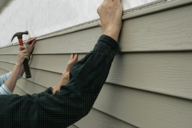 Vinyl Siding Caulk Repair